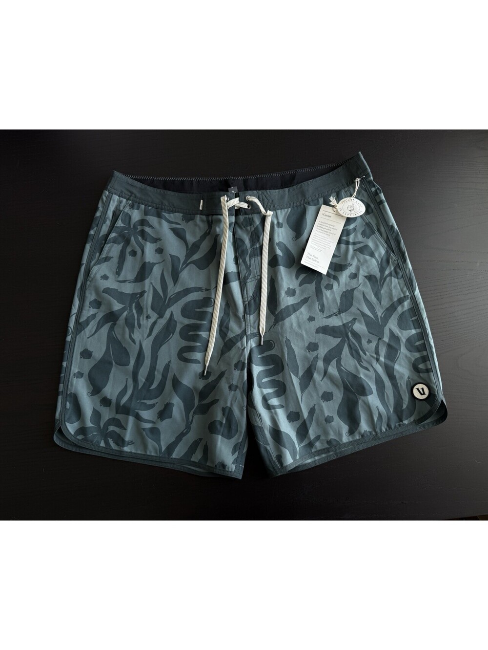 Vuori NWT Cruise 7” Boardshorts Sz 38 Green Botanical Leaf Print Swim Trunks